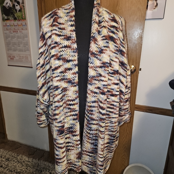 Sweater - Picture 4 of 4